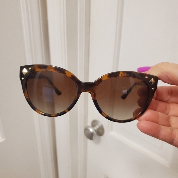 Michael Kors Brown Tortoise Shell With goldtone accents Sunglasses - Picture 2 of 8